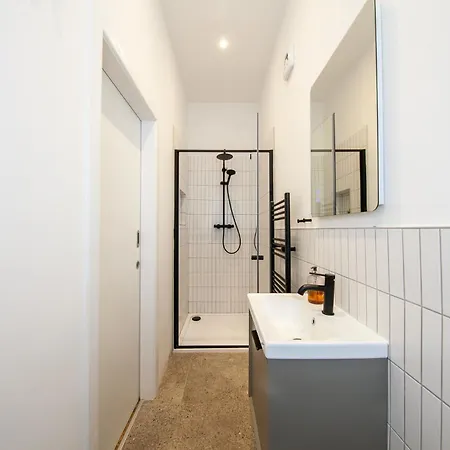 Stylish And Modern 1bd In East *