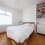Stylish And Modern 1bd In East דירה דבלין